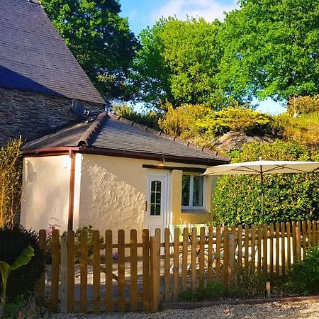 Le Vieux Moulin Gites - A Charming Stone Cottage With Garden View And Seasonal Pool Guégon Buitenkant foto