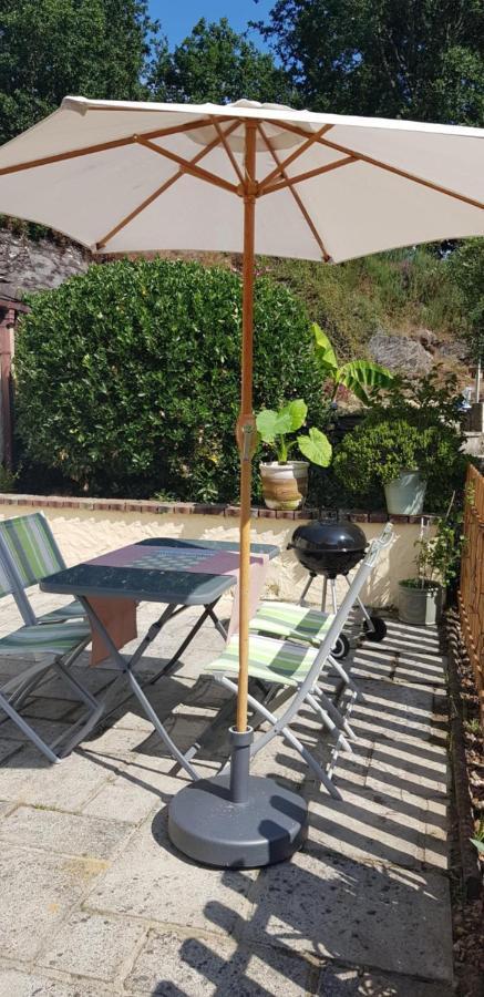 Le Vieux Moulin Gites - A Charming Stone Cottage With Garden View And Seasonal Pool Guégon Buitenkant foto
