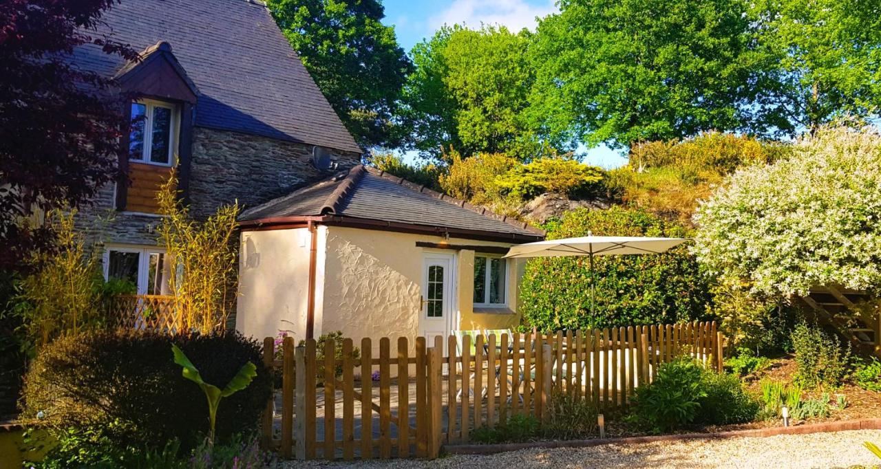 Le Vieux Moulin Gites - A Charming Stone Cottage With Garden View And Seasonal Pool Guégon Buitenkant foto