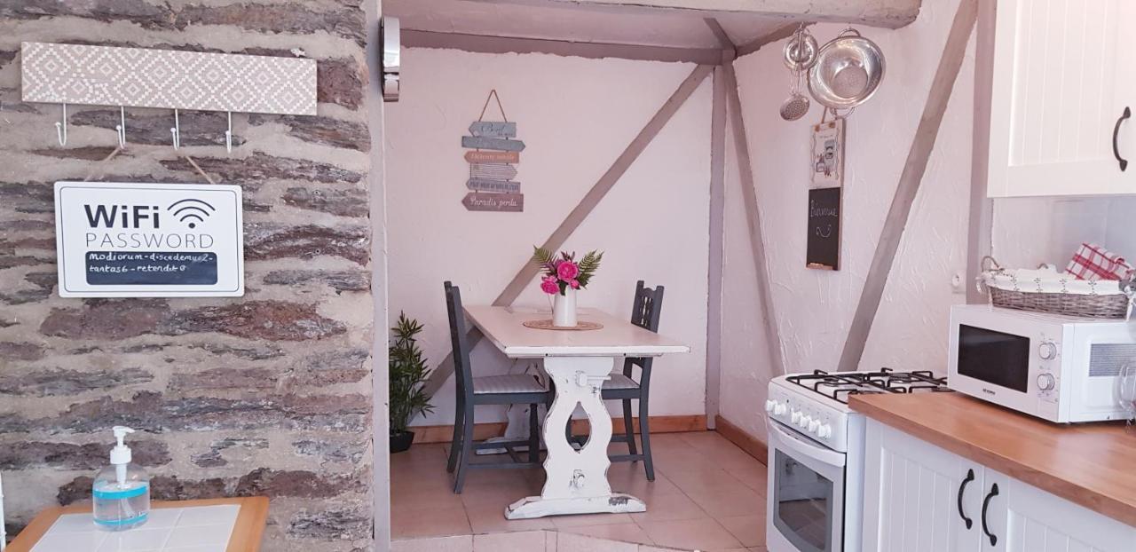 Le Vieux Moulin Gites - A Charming Stone Cottage With Garden View And Seasonal Pool Guégon Buitenkant foto