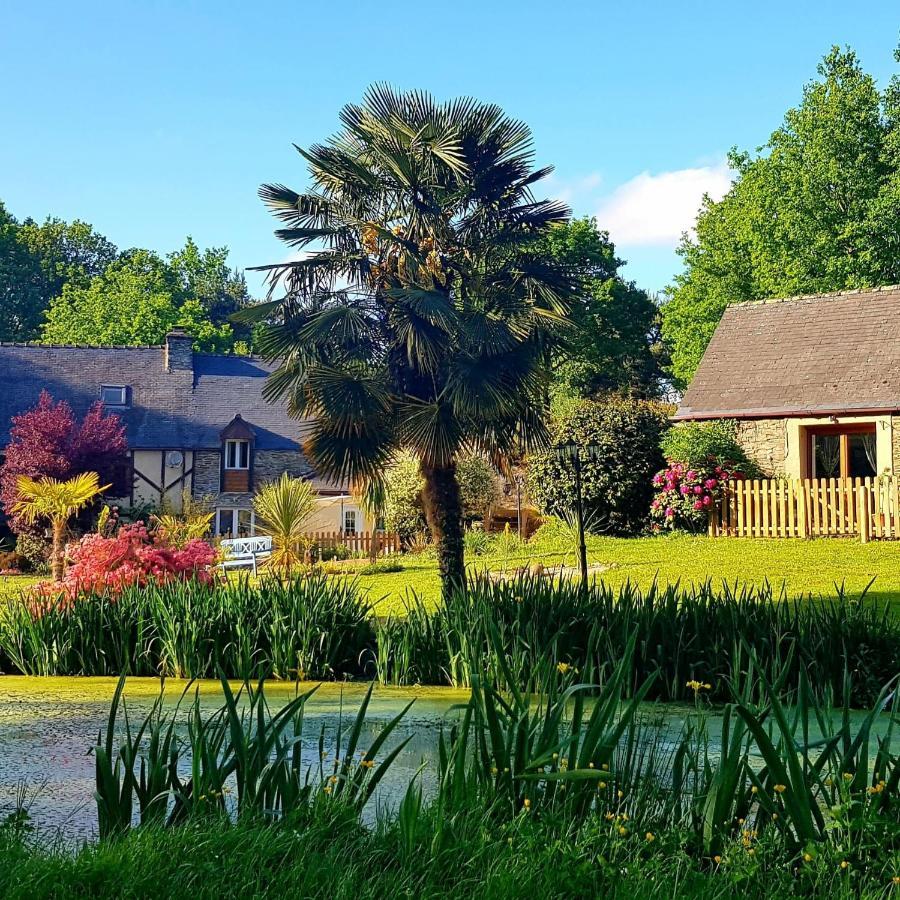 Le Vieux Moulin Gites - A Charming Stone Cottage With Garden View And Seasonal Pool Guégon Buitenkant foto