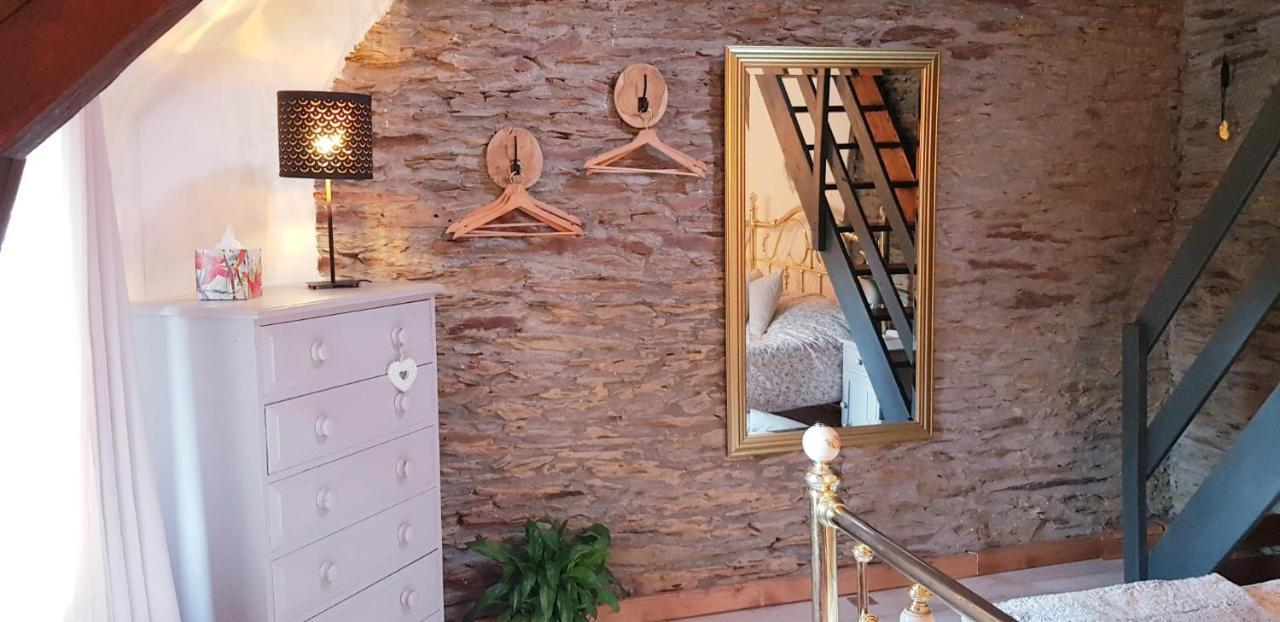 Le Vieux Moulin Gites - A Charming Stone Cottage With Garden View And Seasonal Pool Guégon Buitenkant foto