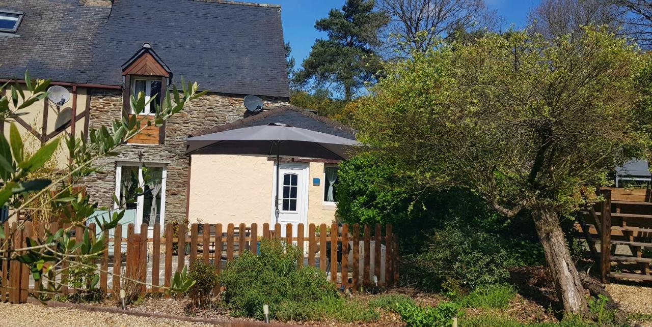 Le Vieux Moulin Gites - A Charming Stone Cottage With Garden View And Seasonal Pool Guégon Buitenkant foto